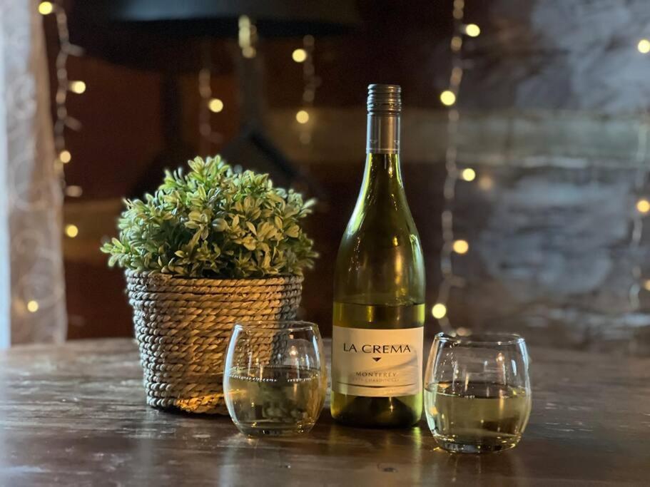 Boozy Bear Bungalow Romantic Cabin 5 Mins 2 Downtown With Hot Tub And Fire Pit Gatlinburg Esterno foto